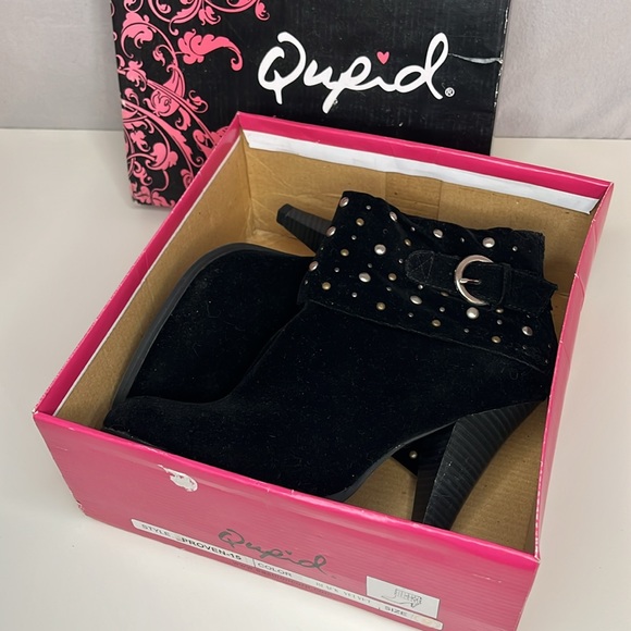 Qupid “Proven-15” Black Velvet Ankle Booties - Size 9 - With Box - Picture 14 of 16